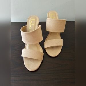 Nude/ light tan wedge heels